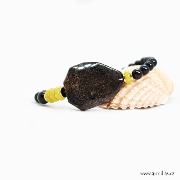 Korál, onyx, jadeit